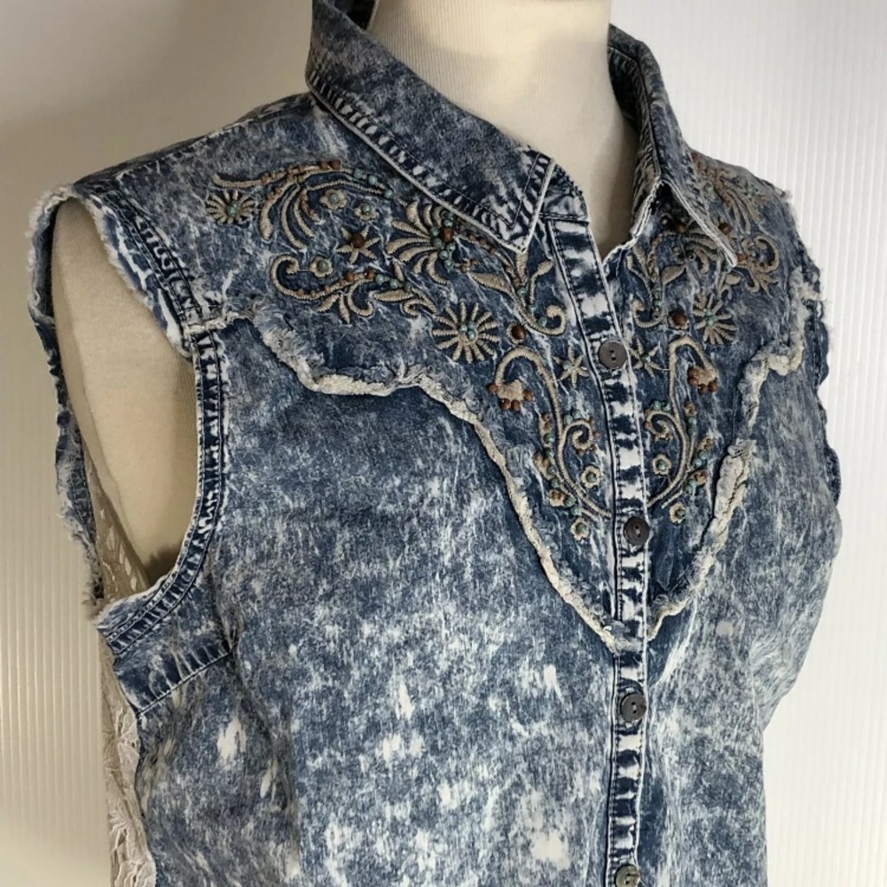 SOLD Miss Me button front sleeveless shirt - Picture 4 of 8